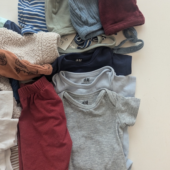 Baby Clothing Bundle with Kate Quinn Hats H&M Organic Cotton 0-3 Months - Picture 3 of 10